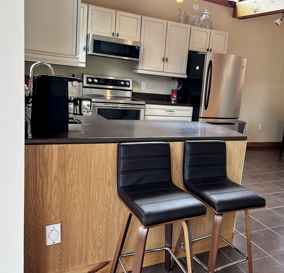 Full kitchen-fridge, ceramic top range, microwave, water cooler, dishwasher.