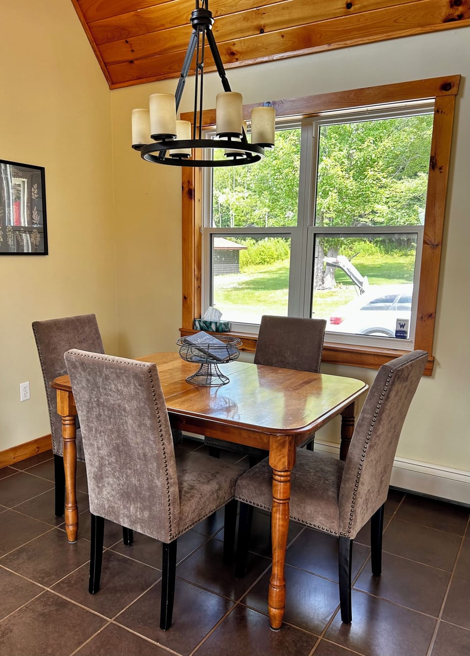 Kitchen dining area