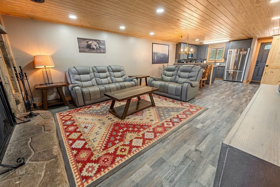 Home Decor, Indoors, Rug, Reception, Reception Room