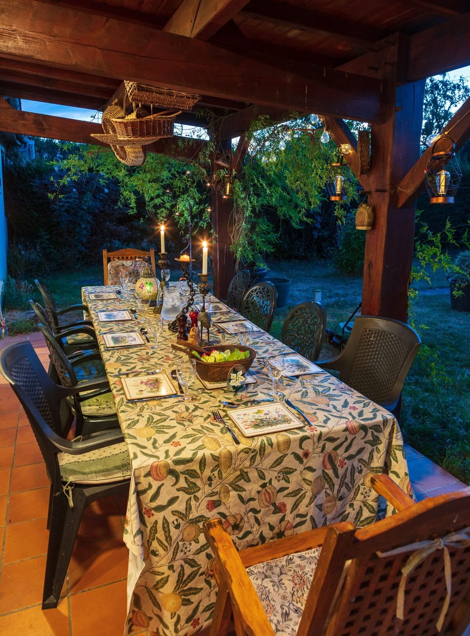 Outdoor dining