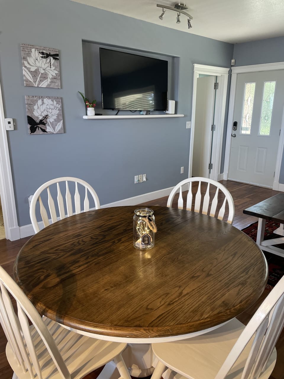 Dining area for four.