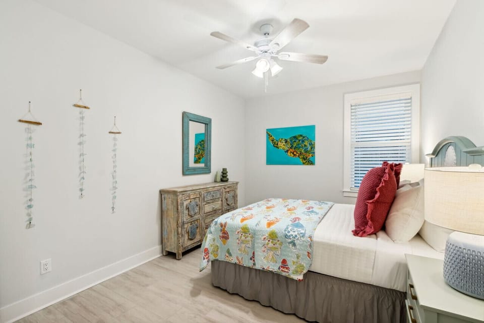 Bedroom #4 | Queen bed