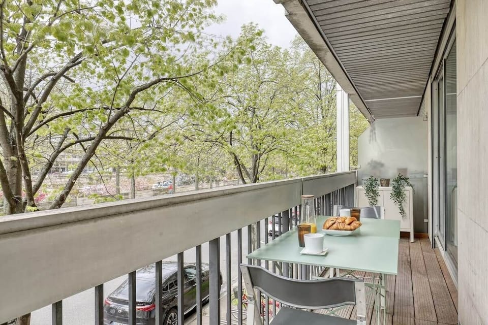 Balcony - Breakfast table 