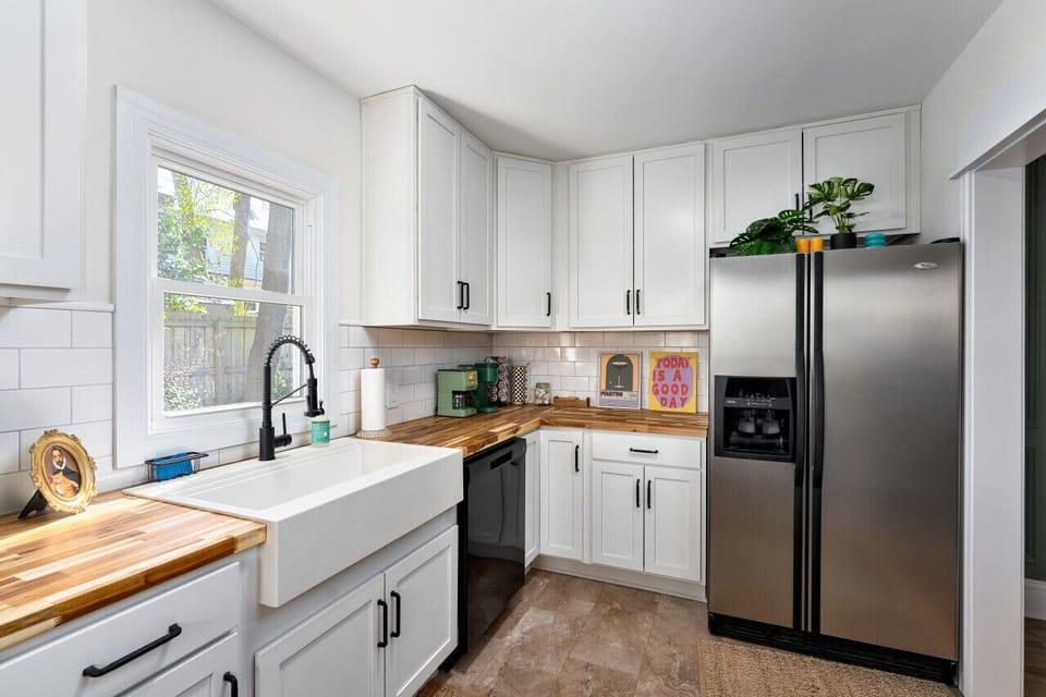 Brand new kitchen with free coffee and other consumables!