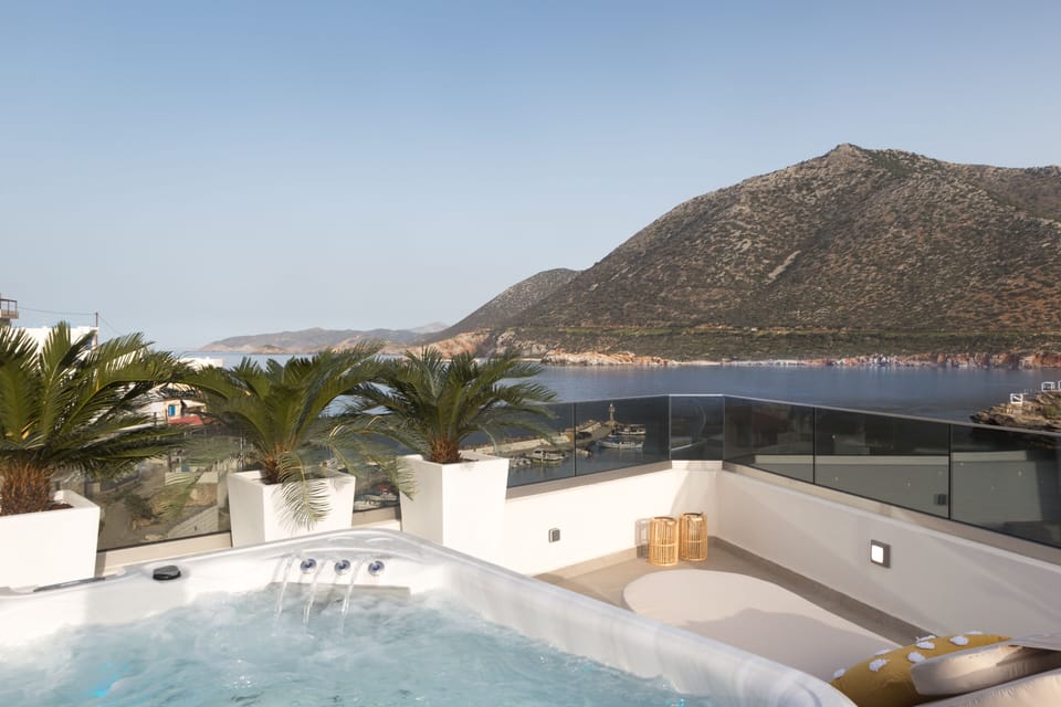 Rooftop jacuzzi with breathtaking views.