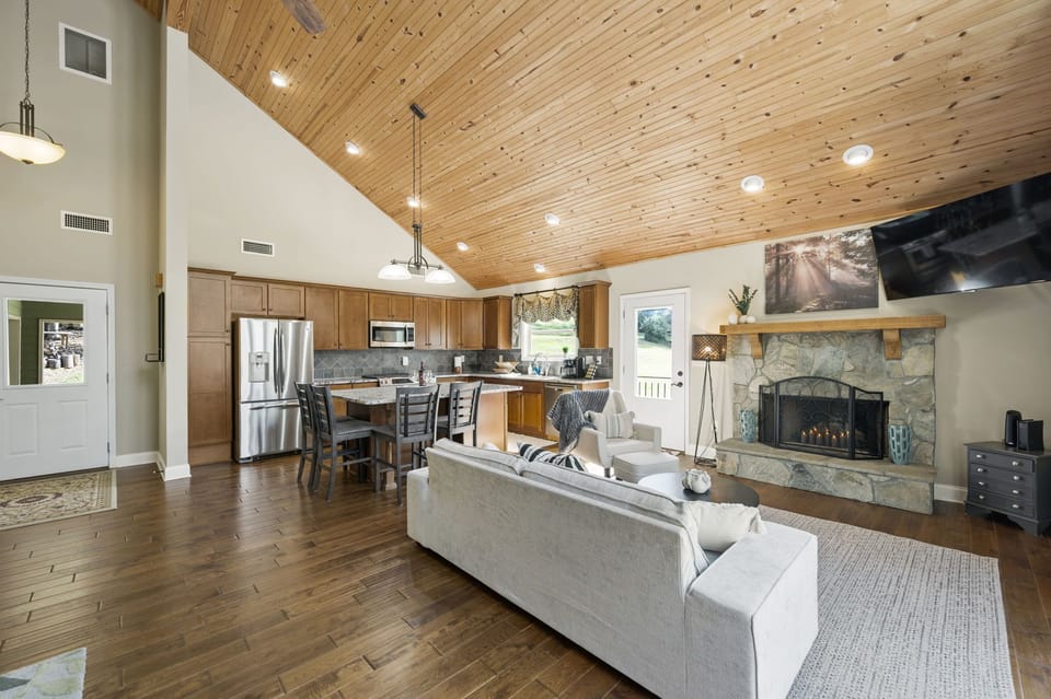 Full eat in kitchen with bar seating