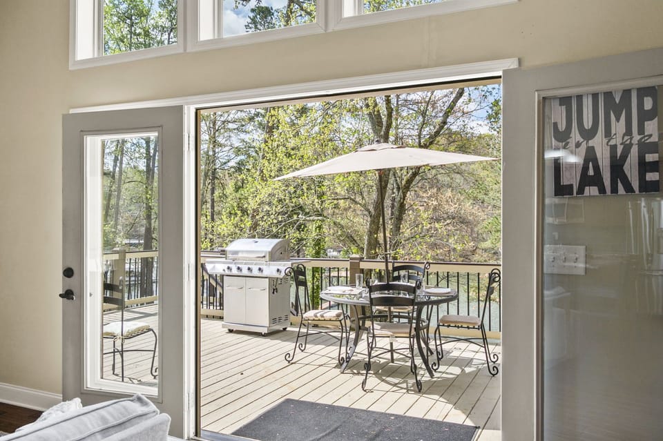 Year round lake views 