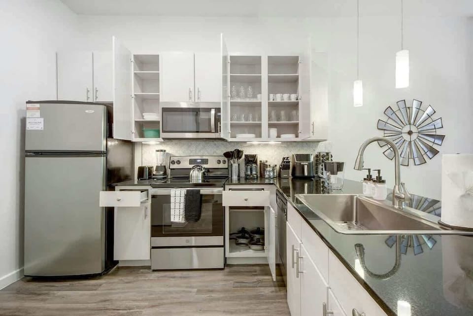 A fully stocked kitchen means you will have everything you need to prepare and enjoy a meal at home - even an Air Fryer!