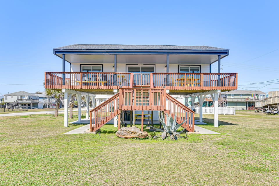 Galveston Vacation Rental | 2BR | 1.5BA | Steps Required | 960 Sq Ft