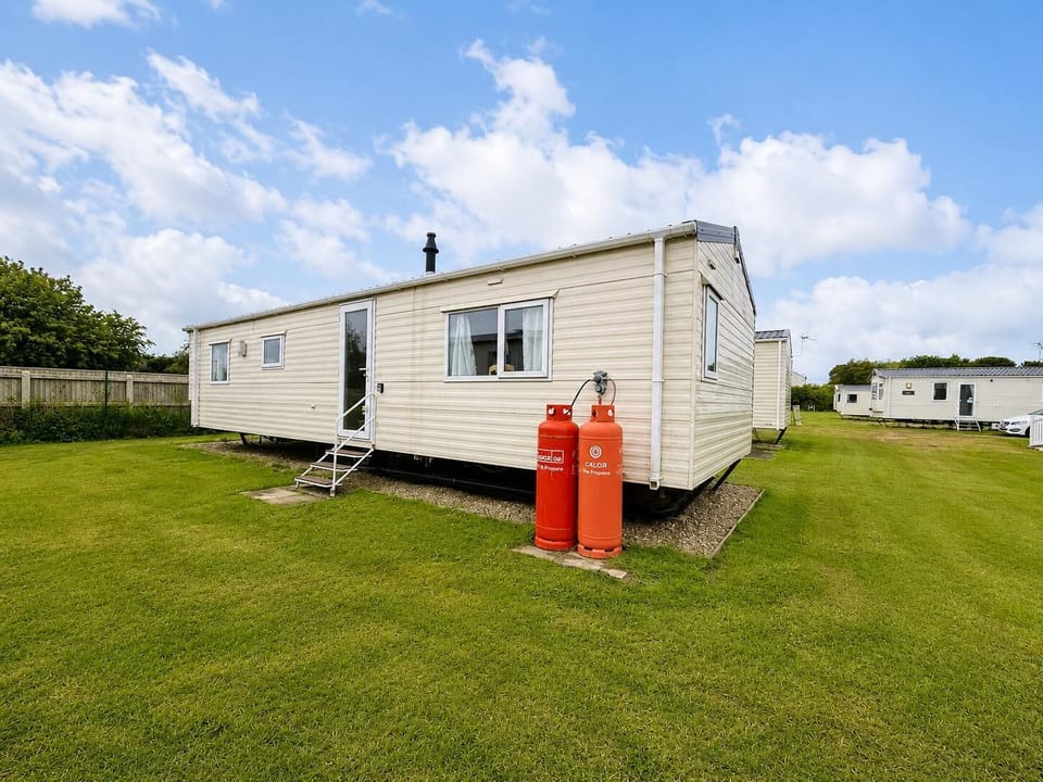 Enjoy a caravan holiday in the uk with 2cHolidays, a small independent company, and arrive any day for a great holiday park experience in Lincolnshire.