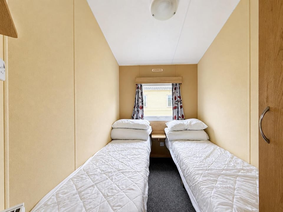 Families love the holiday home bedrooms in our holiday homes to rent. Explore the beauty of Saltfleet while staying in a static caravan available with twin bedrooms, great for alternative sleeping arrangements.