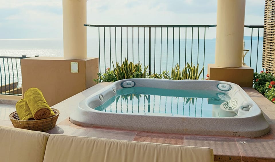 Outdoor spa tub