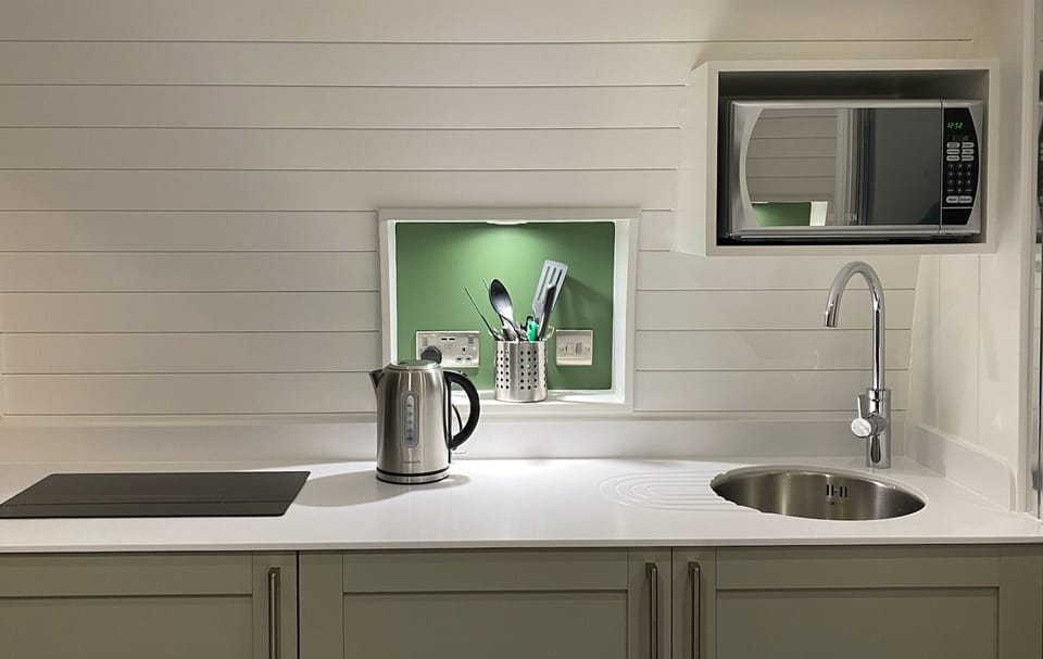 Fully Equipped Kitchen (2)