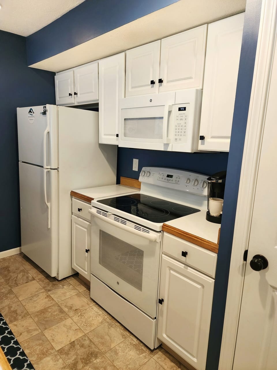 Full kitchen with full size appliances. 