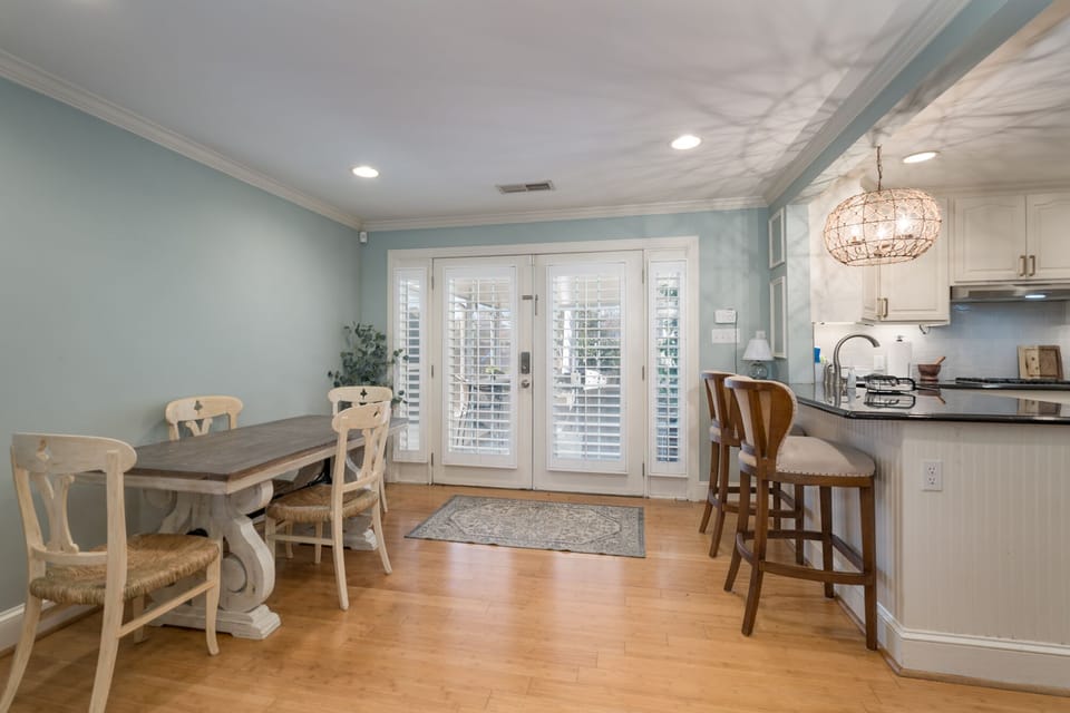 Guest entry and breakfast area