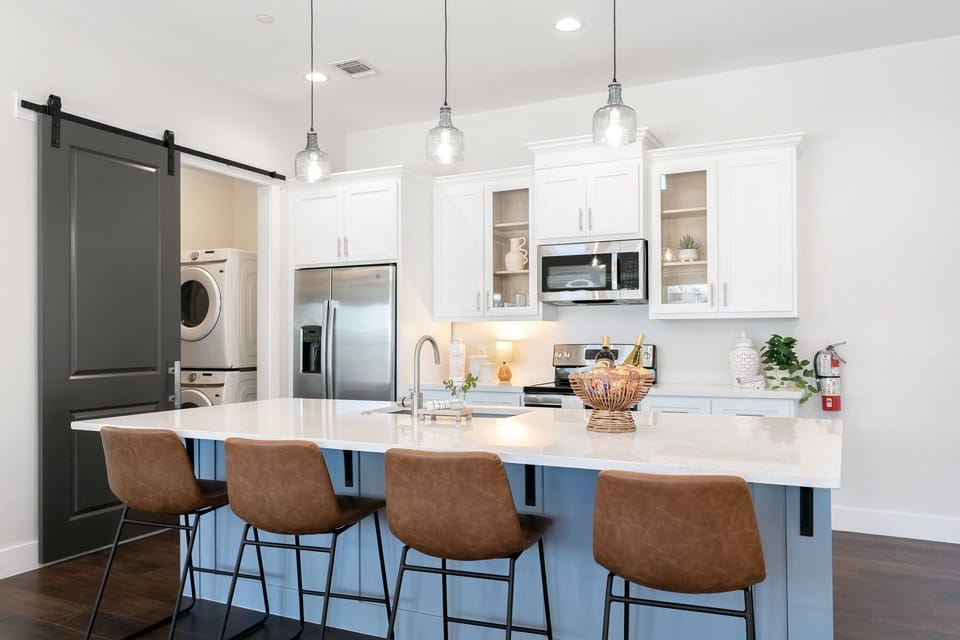 Blender, Toaster, Keurig, Pots/Pans,
Spice Rack