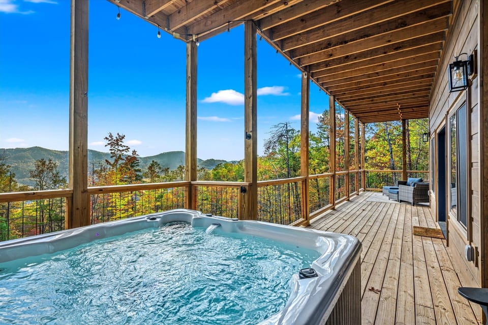 Private hot tub with mountain views – relax under the stars after exploring Pigeon Forge & Gatlinburg