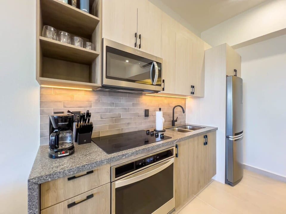 easide Elegance: Luxury Kitchen with Sea Views