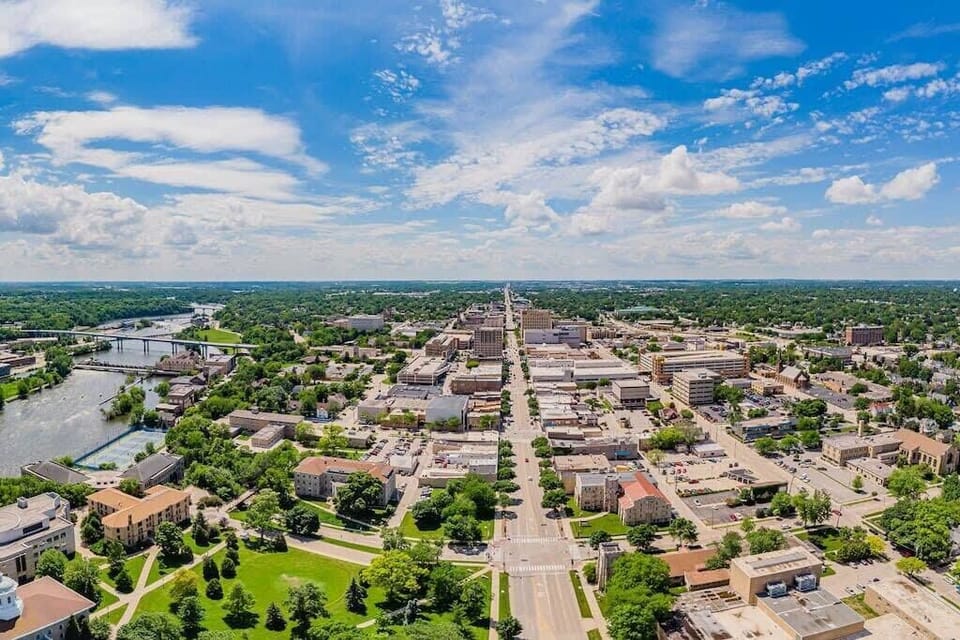 Just 2 blocks off of beautiful downtown Appleton 