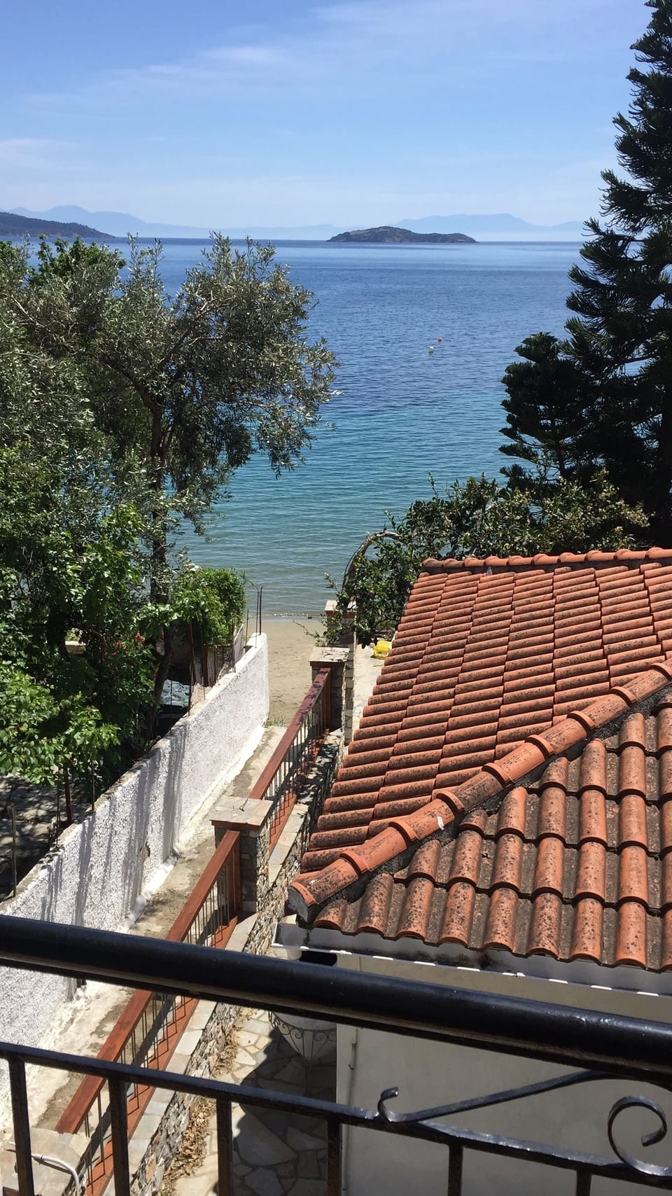 Alley to the beach