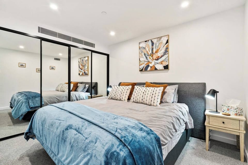 Rest easy in the second bedroom, also offering a king bed. Store your belongings in wall-to-wall mirrored robes.