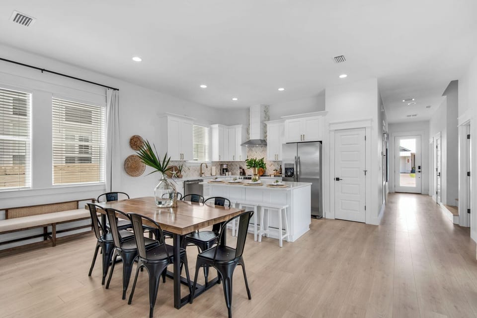 Plenty of space for large gatherings.