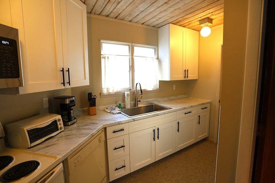 Full renovated kitchen!