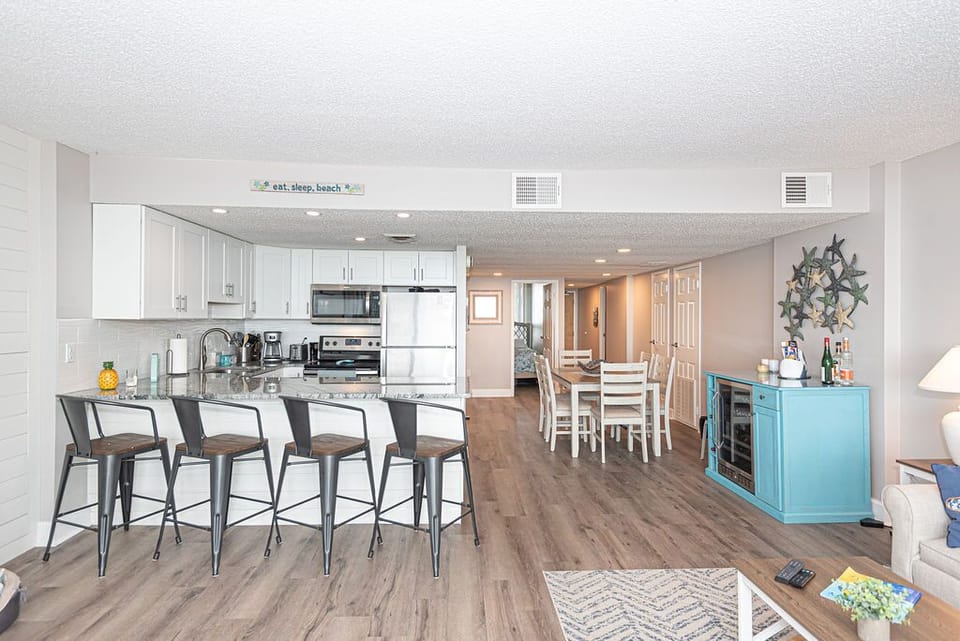 Kitchen/Dining Area