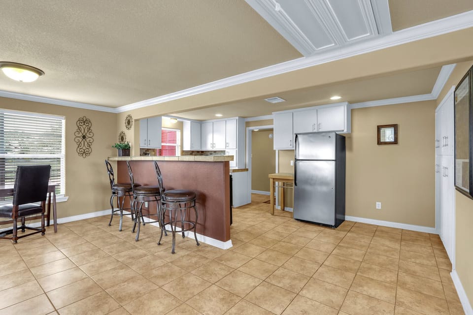 Additional seating at the breakfast bar