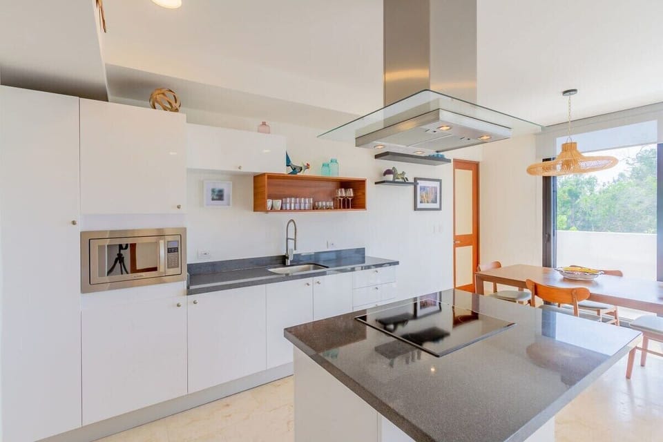 There’s a very well-equipped kitchen