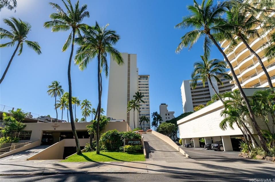 The most famous residents in Diamondhead🌺