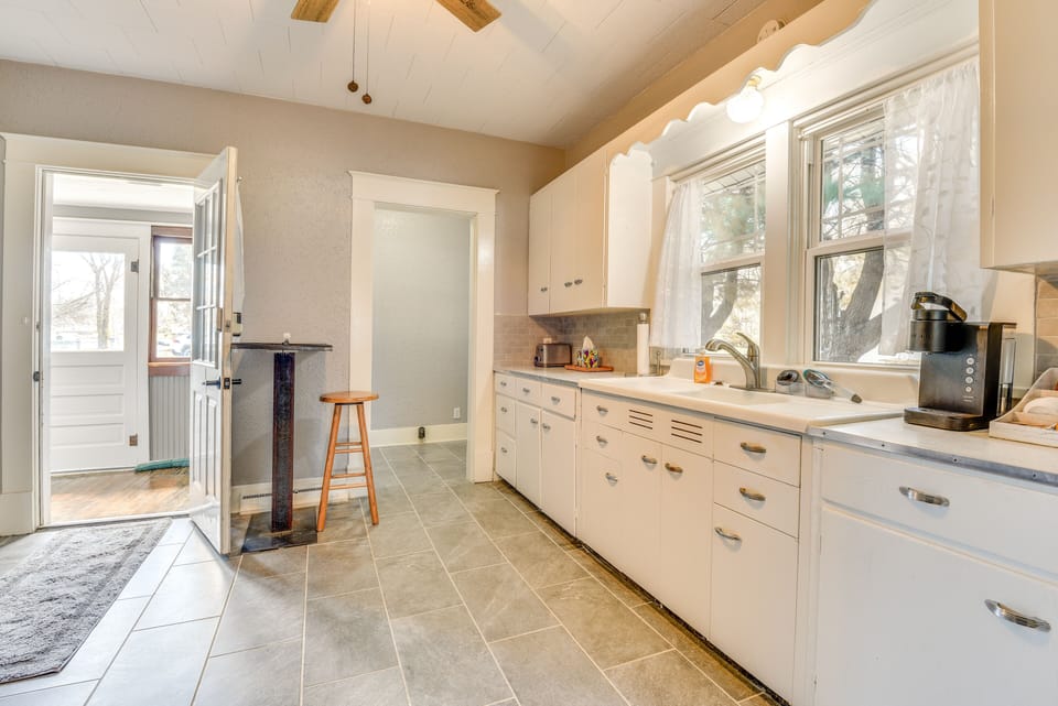 Kitchen | Keurig Pod Coffee Maker | Toaster
