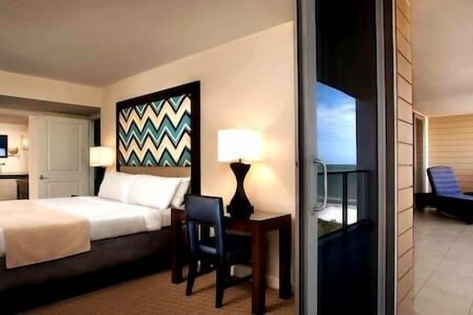 Marriott’s Crystal Shores Beachfront Resort Bedroom