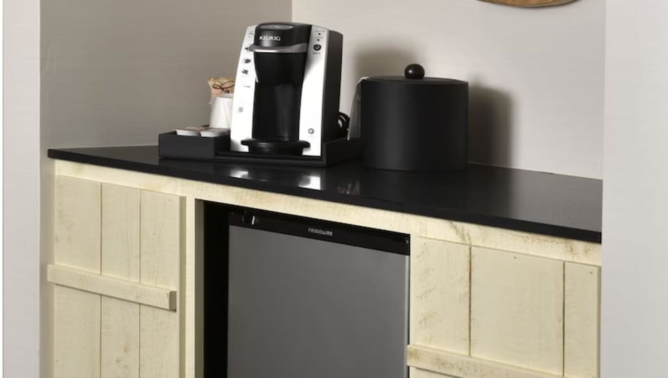 Brew morning coffee and chill drinks at the handy kitchenette.
