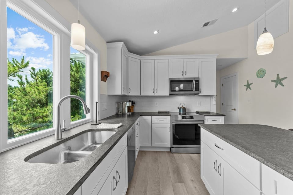 Top-Level Kitchen with Bar (seats 3)