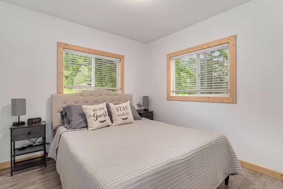 Primary bedroom queen bed