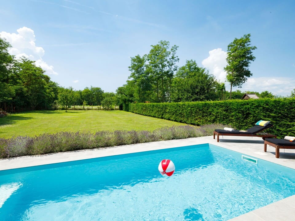 Water, Sky, Plant, Cloud, Light, Swimming Pool, Green, Nature, Azure, Tree