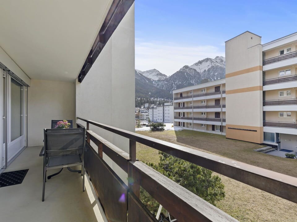 Building, Sky, Condominium, Urban Design, Residential Area, Facade, Chair, Tower Block, Window, House