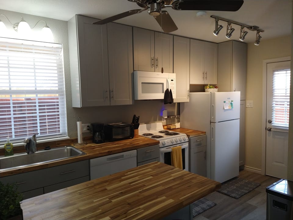 Large Kitchen w/ Great Natural Light to Enjoy Convenient Peninsula Dining Space