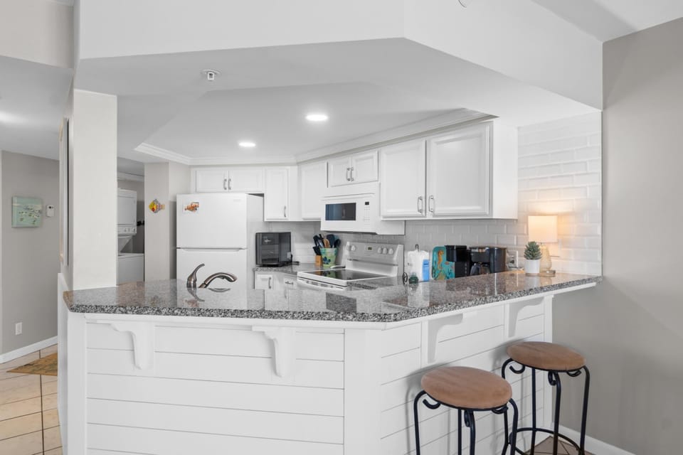 Kitchen with Breakfast Bar