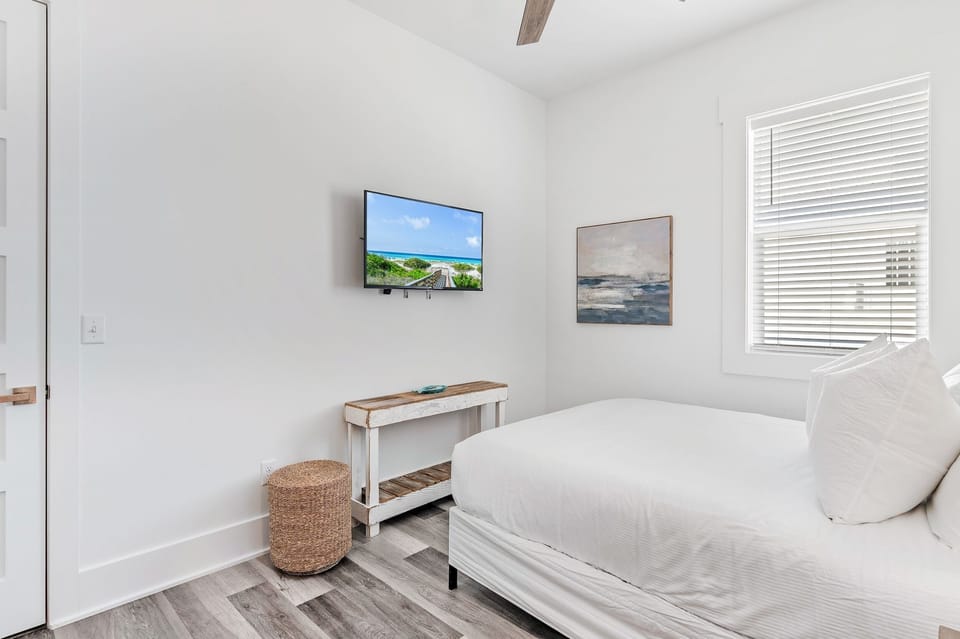 Vitamin Sea at Seagrove - Seagrove - First Floor -  Guest Bedroom 3 - Queen - Shared Bathroom