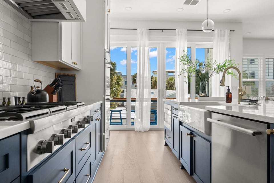 NEW - Fully Stocked Luxury Kitchen and Appliances