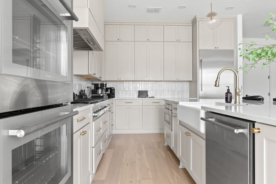 Fully Stocked Luxury Kitchen with Top-End Appliances