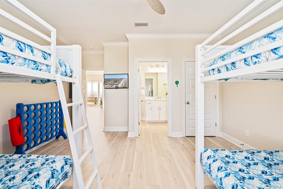 018 Purple Paradise NW Bunk Suite with dedicated closet, tv and private bathroom