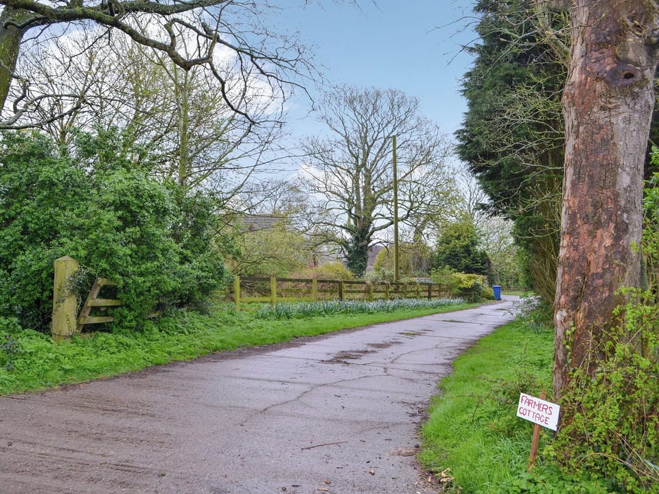 Surrounding area | Farmers Cottage, Withernsea