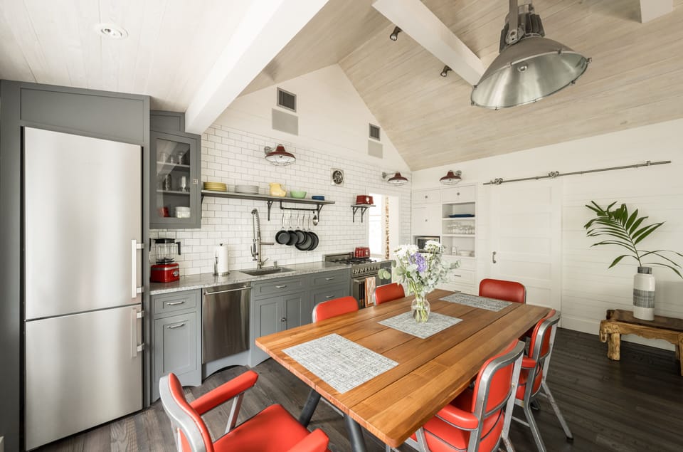 Kitchen and Dining for 6 