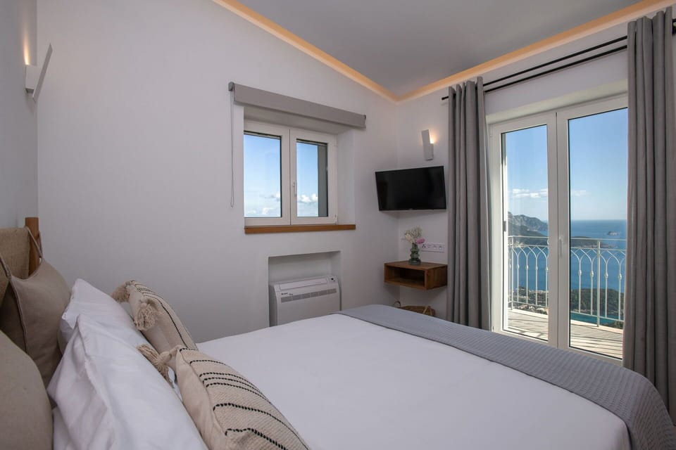 Bedroom, Scenic View