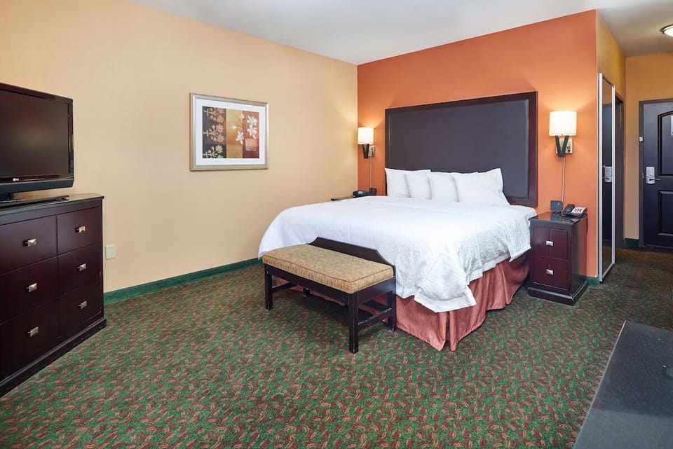 Stretch out and sleep deeply in a crisp king bed.