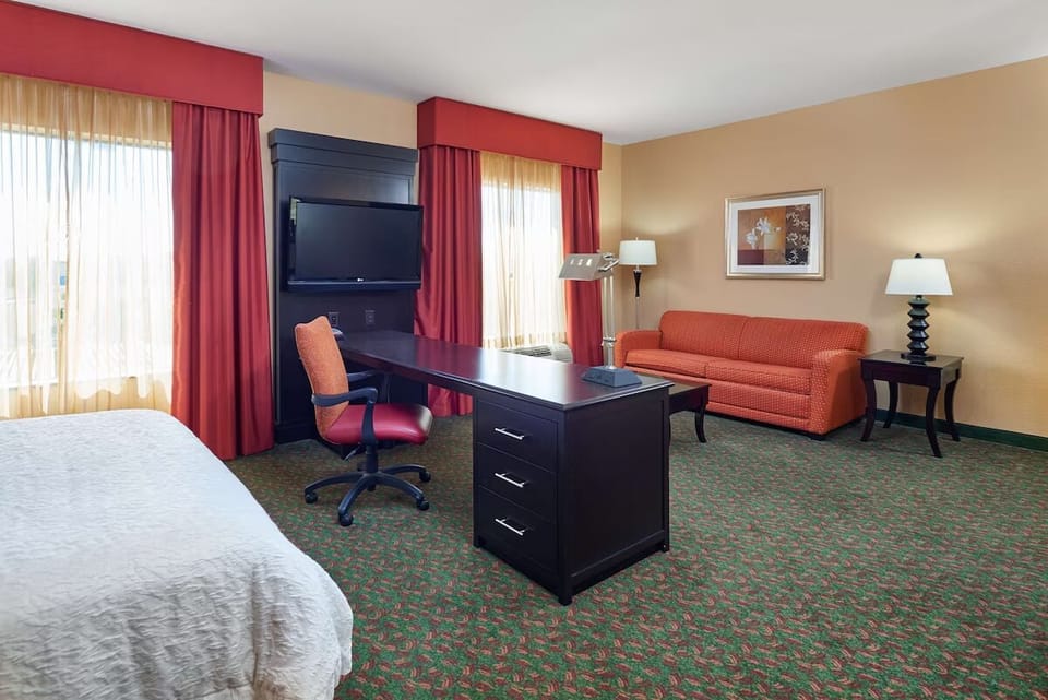 Wake up to soft daylight and plenty of relaxing space.