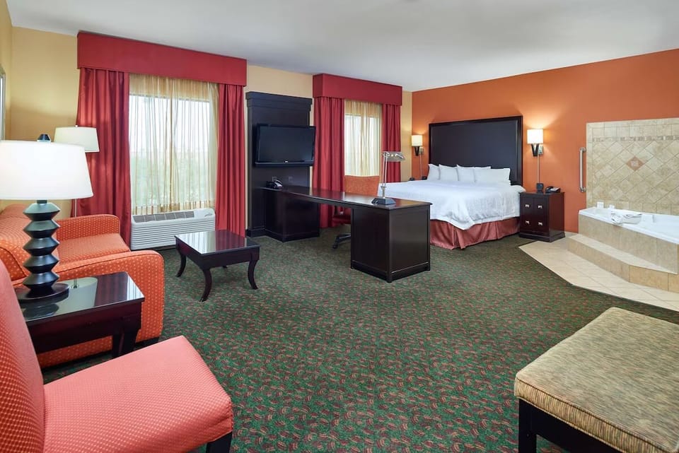 Comfortable Unit with King size bed